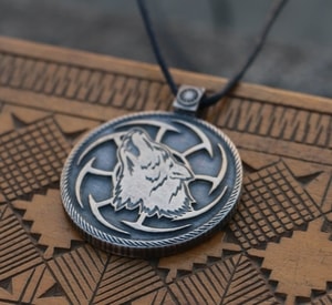 WOLF KOLOVRAT, SLAVIC PENDANT, TIN ALLOY - SLAVIC AMULETS{% if kategorie.adresa_nazvy[0] != zbozi.kategorie.nazev %} - JEWELLERY - BRONZE, ZINC{% endif %}