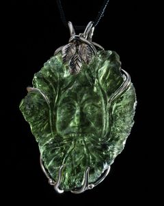 GREEN MAN, Moldavit, Glyptik, silberne Halskette