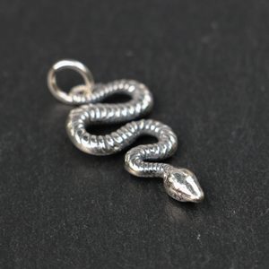 SNAKE, SILVER PENDANT - PENDANTS{% if kategorie.adresa_nazvy[0] != zbozi.kategorie.nazev %} - SILVER JEWELLERY{% endif %}