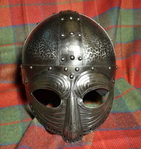 VALGARD, LUXURY DECORATED VIKING HELMET WITH THE FACE MASK - CASQUES VIKINGS ET À NASALE{% if kategorie.adresa_nazvy[0] != zbozi.kategorie.nazev %} - ARMURES ET BOUCLIERS{% endif %}