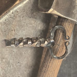 FORGED BOTTLE OPENER - FORGED PRODUCTS{% if kategorie.adresa_nazvy[0] != zbozi.kategorie.nazev %} - SMITHY WORKS, COINS{% endif %}