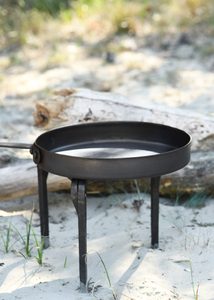 Tripode simple, grille de poêle, forgé à la main