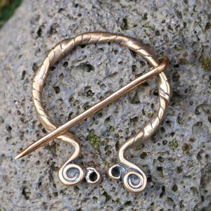 FIBULE MÉDIÉVALE EN BRONZE