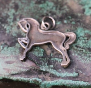 CHEVAL CELTIQUE, PENDENTIF EN ARGENT - PENDENTIFS{% if kategorie.adresa_nazvy[0] != zbozi.kategorie.nazev %} - BIJOUX EN ARGENT{% endif %}