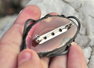 AGATE BROOCH - SCHMUCK MIT STEINEN{% if kategorie.adresa_nazvy[0] != zbozi.kategorie.nazev %} - SCHMUCKSTÜCKE{% endif %}