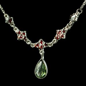 ROSALIA, CZECH MOLDAVITE, GARNET, SILVER NECKLACE - MOLDAVITES, CZECH{% if kategorie.adresa_nazvy[0] != zbozi.kategorie.nazev %} - SILVER JEWELLERY{% endif %}