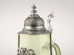 GLASS TANKARD with a mercenary