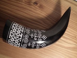 ENGRAVED HORN WITH STARS, 0.2 L - DRINKING HORNS{% if kategorie.adresa_nazvy[0] != zbozi.kategorie.nazev %} - HORN PRODUCTS{% endif %}