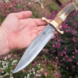 Geschmiedetes Bowie-Messer Rebel Steel mit Scheide