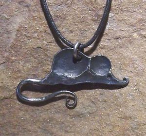 MOUSE, HAND FORGED PENDANT - GEHÄMMERTE PRODUKTE{% if kategorie.adresa_nazvy[0] != zbozi.kategorie.nazev %} - SCHMIEDEARBEITEN, MINTAGE{% endif %}