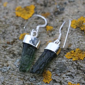 ZELDA, MOLDAVITE EARRINGS AND SILVER - MOLDAVITES, CZECH{% if kategorie.adresa_nazvy[0] != zbozi.kategorie.nazev %} - SILVER JEWELLERY{% endif %}