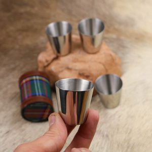 LIKE A GENTLEMAN - SET OF 4 X STAINLESS SHOT GLASSES - FLASQUES ET GOURDES EN CUIR{% if kategorie.adresa_nazvy[0] != zbozi.kategorie.nazev %} - CUIR : PRODUITS ET OUTILS{% endif %}