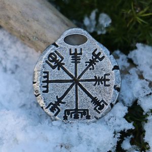 VEGVISIR, PROTECTION, PENDENTIF, ZINC - TOUS LES PENDENTIFS, NOTRE PRODUCTION{% if kategorie.adresa_nazvy[0] != zbozi.kategorie.nazev %} - BIJOUTERIE{% endif %}