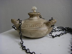 MITTELALTERLICHEN HÄNGE OIL LAMP - KERAMIK - ÜLLAMPEN{% if kategorie.adresa_nazvy[0] != zbozi.kategorie.nazev %} - KERAMIK{% endif %}