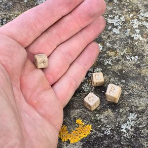 RUN DICE, FUTHARK - 4 dice