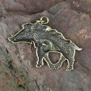 COLLACH - CELTIC BOAR PENDANT, ZINC, ANTIQUE BRASS - ALL PENDANTS, OUR PRODUCTION{% if kategorie.adresa_nazvy[0] != zbozi.kategorie.nazev %} - JEWELLERY - BRONZE, ZINC{% endif %}