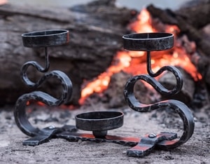 FORGED CANDLEHOLDER, DOUBLE ARM - CANDLESTICKS, FORGED CANDLE HOLDERS{% if kategorie.adresa_nazvy[0] != zbozi.kategorie.nazev %} - SMITHY WORKS, COINS{% endif %}