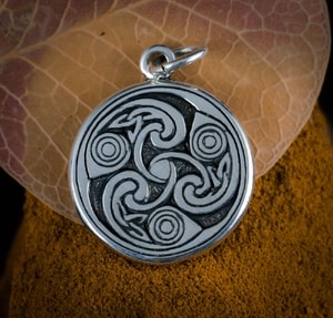 IRISH SPIRALS - TRISKELE, BOOK OF KELLS, SILVER PENDANT - MYSTICA SILVER COLLECTION - PENDANTS{% if kategorie.adresa_nazvy[0] != zbozi.kategorie.nazev %} - SILVER JEWELLERY{% endif %}