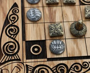 FIDCHELL Keltische Brettspielversion von BRIAN BORU mit Eichenbrett