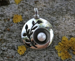 LARISSA, PENDANT, SILVER - PENDANTS{% if kategorie.adresa_nazvy[0] != zbozi.kategorie.nazev %} - SILVER JEWELLERY{% endif %}