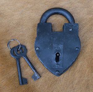 FORGED MEDIEVAL LOCK FOR CHEST AND KEYS - FORGED PRODUCTS{% if kategorie.adresa_nazvy[0] != zbozi.kategorie.nazev %} - SMITHY WORKS, COINS{% endif %}