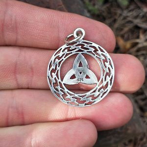 TRIQUETRA, PENDENTIF EN ARGENT - PENDENTIFS{% if kategorie.adresa_nazvy[0] != zbozi.kategorie.nazev %} - BIJOUX EN ARGENT{% endif %}