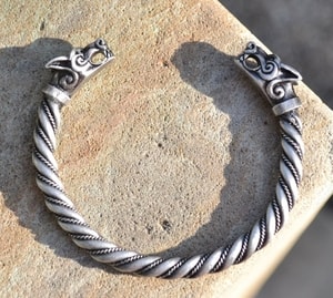 FENRIR, BRACELET VIKING LOUP - ÉTAIN - INSPIRATION NORDIQUE ET VIKING{% if kategorie.adresa_nazvy[0] != zbozi.kategorie.nazev %} - BIJOUTERIE{% endif %}