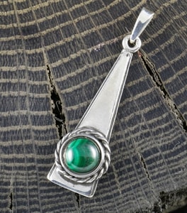 TRIANGLE - MALACHITE, PENDANT, SILVER - PENDANTS WITH GEMSTONES, SILVER{% if kategorie.adresa_nazvy[0] != zbozi.kategorie.nazev %} - SILVER JEWELLERY{% endif %}