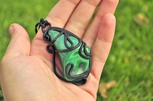 MALACHITE PENDANT - BIG STONE - PIERRES ET FANTASY{% if kategorie.adresa_nazvy[0] != zbozi.kategorie.nazev %} - BIJOUTERIE{% endif %}