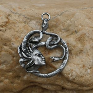 MEDUSA, ANTIKER TALISMAN, ZINK, ALTSILBER - ALLE ANHÄNGER, UNSERE PRODUKTION{% if kategorie.adresa_nazvy[0] != zbozi.kategorie.nazev %} - SCHMUCKSTÜCKE{% endif %}