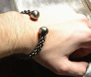 FORGED BRAIDED STEEL BRACELET - GEHÄMMERTE PRODUKTE{% if kategorie.adresa_nazvy[0] != zbozi.kategorie.nazev %} - SCHMIEDEARBEITEN, MINTAGE{% endif %}