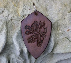 LION - COAT OF ARMS - KEY RING BROWN - KEYCHAINS, WHIPS, OTHER{% if kategorie.adresa_nazvy[0] != zbozi.kategorie.nazev %} - LEATHER PRODUCTS{% endif %}