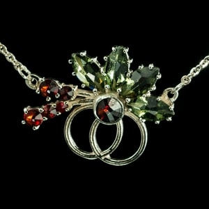 ORCA, MOLDAVITE, GARNET, CZECH JEWEL, NECKLACE - MOLDAVITES, CZECH{% if kategorie.adresa_nazvy[0] != zbozi.kategorie.nazev %} - SILVER JEWELLERY{% endif %}