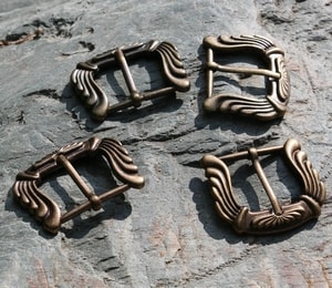 HISTORICAL BUCKLE, PEWTER - BELT ACCESSORIES{% if kategorie.adresa_nazvy[0] != zbozi.kategorie.nazev %} - LEATHER PRODUCTS{% endif %}