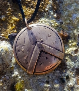 SPARTAN SHIELD, PENDANT, BRONZE - PENDANTS, NECKLACES{% if kategorie.adresa_nazvy[0] != zbozi.kategorie.nazev %} - JEWELLERY - BRONZE, ZINC{% endif %}