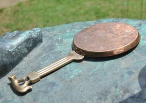 ANCIENT GREEK BRONZE MIRROR, OBLIA LOCALITY, REPLICA - BRONZE HISTORICAL JEWELS{% if kategorie.adresa_nazvy[0] != zbozi.kategorie.nazev %} - JEWELLERY - BRONZE, ZINC{% endif %}