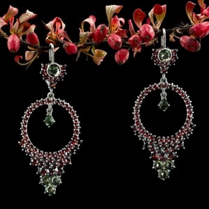 MELINDA, SILVER EARRINGS, MOLDAVITE, GARNET - MOLDAVITES, CZECH{% if kategorie.adresa_nazvy[0] != zbozi.kategorie.nazev %} - SILVER JEWELLERY{% endif %}