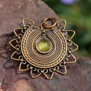 LADA, DARK AGE JEWEL, THE 9TH CENTURY, BRONZE AND PERIDOT - PENDANTS, NECKLACES{% if kategorie.adresa_nazvy[0] != zbozi.kategorie.nazev %} - JEWELLERY - BRONZE, ZINC{% endif %}