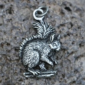 SQUIRREL, PENDANT, ZINC, ANTIQUE SILVER - ALL PENDANTS, OUR PRODUCTION{% if kategorie.adresa_nazvy[0] != zbozi.kategorie.nazev %} - JEWELLERY - BRONZE, ZINC{% endif %}