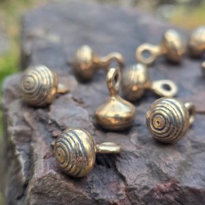 BUTTON, MEDIEVAL REPLICA OF THE 16TH-17TH CENTURY, BRONZE - COSTUME BROOCHES, FIBULAE{% if kategorie.adresa_nazvy[0] != zbozi.kategorie.nazev %} - JEWELLERY - BRONZE, ZINC{% endif %}