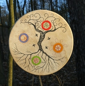 TREE OF LIFE, SHAMANIC FRAME DRUM 40 CM - DRUMS, FLUTES{% if kategorie.adresa_nazvy[0] != zbozi.kategorie.nazev %} - DRUMS, FLUTES{% endif %}