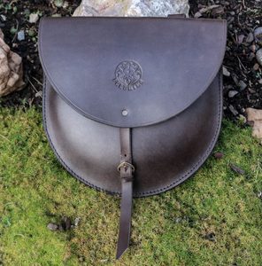 LEDERTASCHE FÜR PAN - BUSHCRAFT{% if kategorie.adresa_nazvy[0] != zbozi.kategorie.nazev %} - BUSHCRAFT, REENACTMENT, HANDWERK{% endif %}