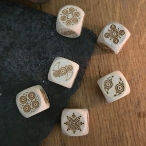 ALEA GOTHICA, leather cup and dice, 6 pieces