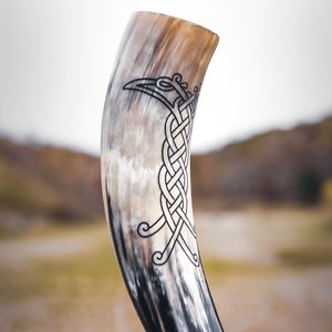 KRÄHE, Trinkhorn mit Wikingergravur