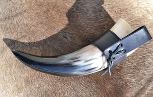 CELTIC KNOTS, LEATHER HORN HOLDER - DRINKING HORNS{% if kategorie.adresa_nazvy[0] != zbozi.kategorie.nazev %} - HORN PRODUCTS{% endif %}