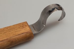 SPOON CARVING KNIFE 25MM SK1OAK HANDLE - GESCHMIEDETE SCHNITZMEISSEL{% if kategorie.adresa_nazvy[0] != zbozi.kategorie.nazev %} - BUSHCRAFT, REENACTMENT, HANDWERK{% endif %}