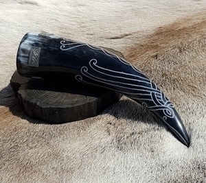 CORVUS CROW, CARVED DRINKING HORN - 0.3 L TIN - DRINKING HORNS{% if kategorie.adresa_nazvy[0] != zbozi.kategorie.nazev %} - HORN PRODUCTS{% endif %}