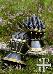 Gantelets type sablier, Milan, env. 1370, acier d'env. 1,6 mm, noirci