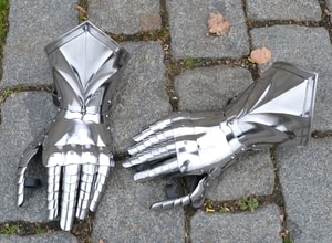 Kampfhandschuhe III, zum Schwertkampf, poliert, Top-Qualität