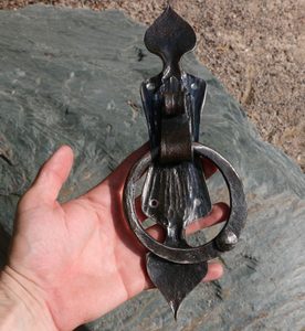 FORGED DOOR KNOCKER - FORGED PRODUCTS{% if kategorie.adresa_nazvy[0] != zbozi.kategorie.nazev %} - SMITHY WORKS, COINS{% endif %}